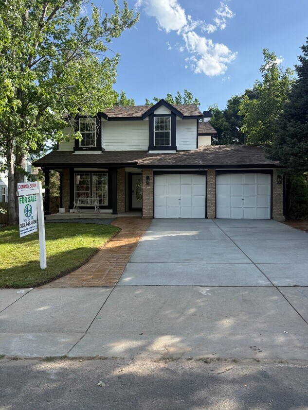 Foto principal - Backing to Greenbelt with Pools and Trails...