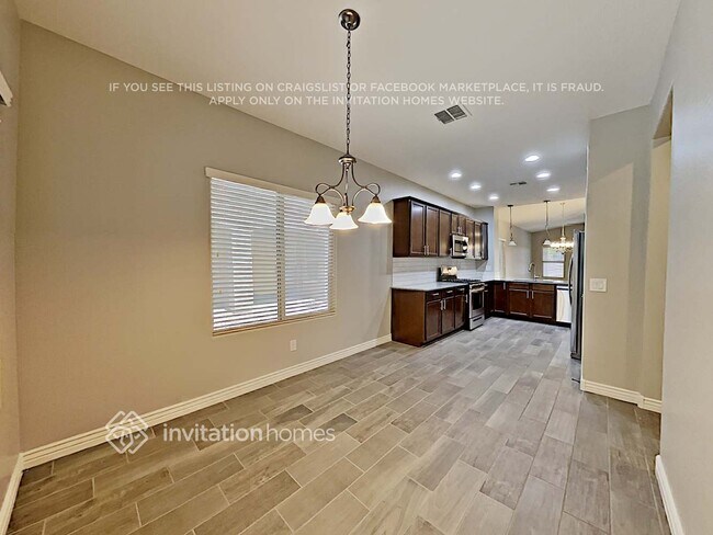 Foto del edificio - 2653 E Gillcrest Rd