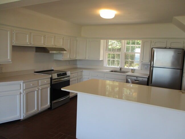 Building Photo - 49 Milina Dr