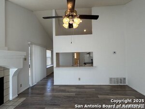 Foto del edificio - 10207 Raven Field Dr