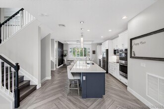 Building Photo - 622 Windward Cir S