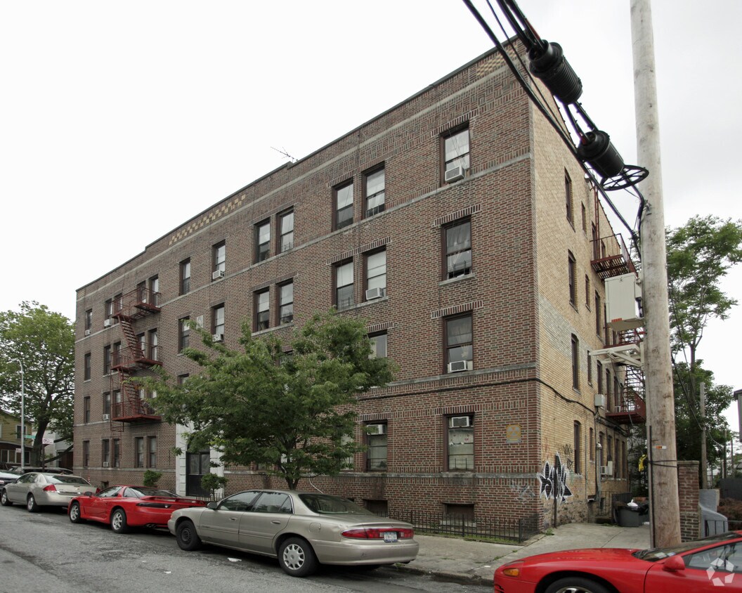 Building Photo - 14 Woodside Ave