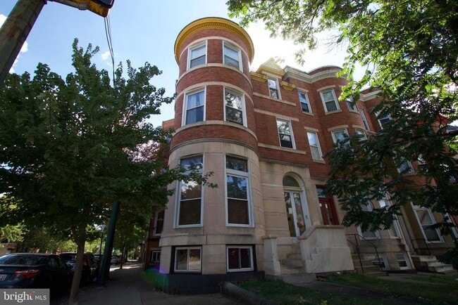 Building Photo - 2743 St Paul St