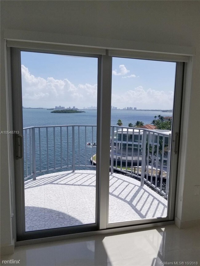 Building Photo - 1 br, 3 bath  - 11930 N Bayshore Dr Apt 701
