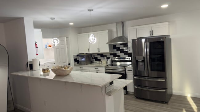Building Photo - 3044 Kings Realm Ave