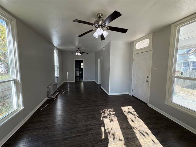 Foto del edificio - 715 W Day St