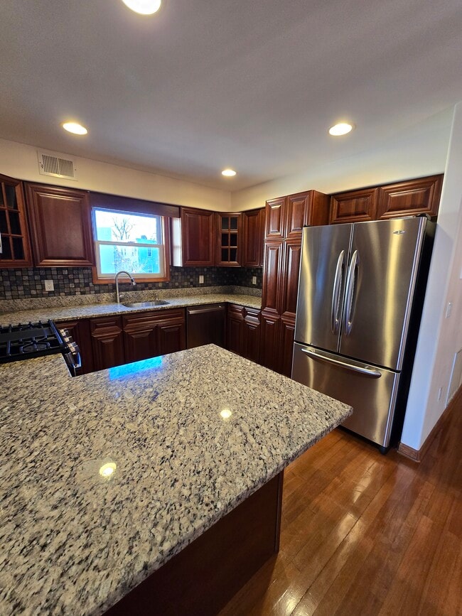 Building Photo - 35 Hawkins St