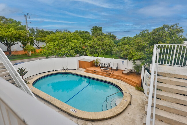 Building Photo - 391 SE 19th Ave