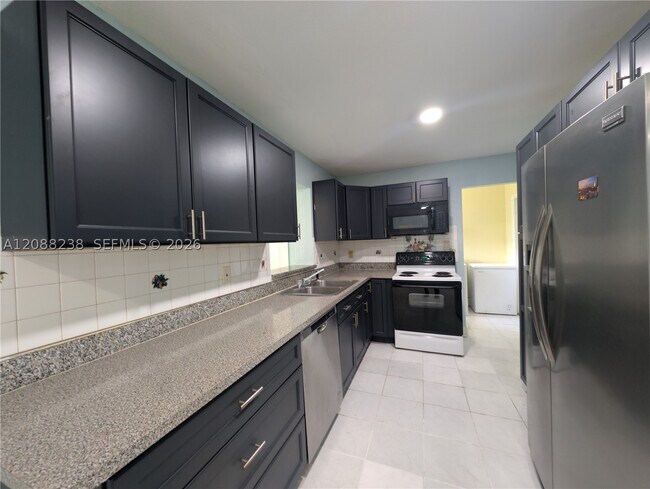 Foto del edificio - 2912 Sunshine Blvd