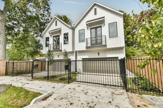 Building Photo - 810 Mansfield St