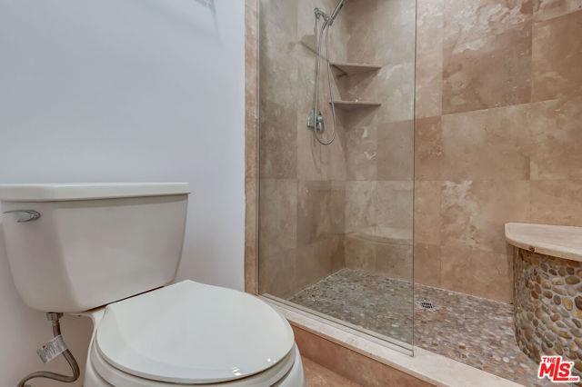 Foto del edificio - 230 S Catalina Ave