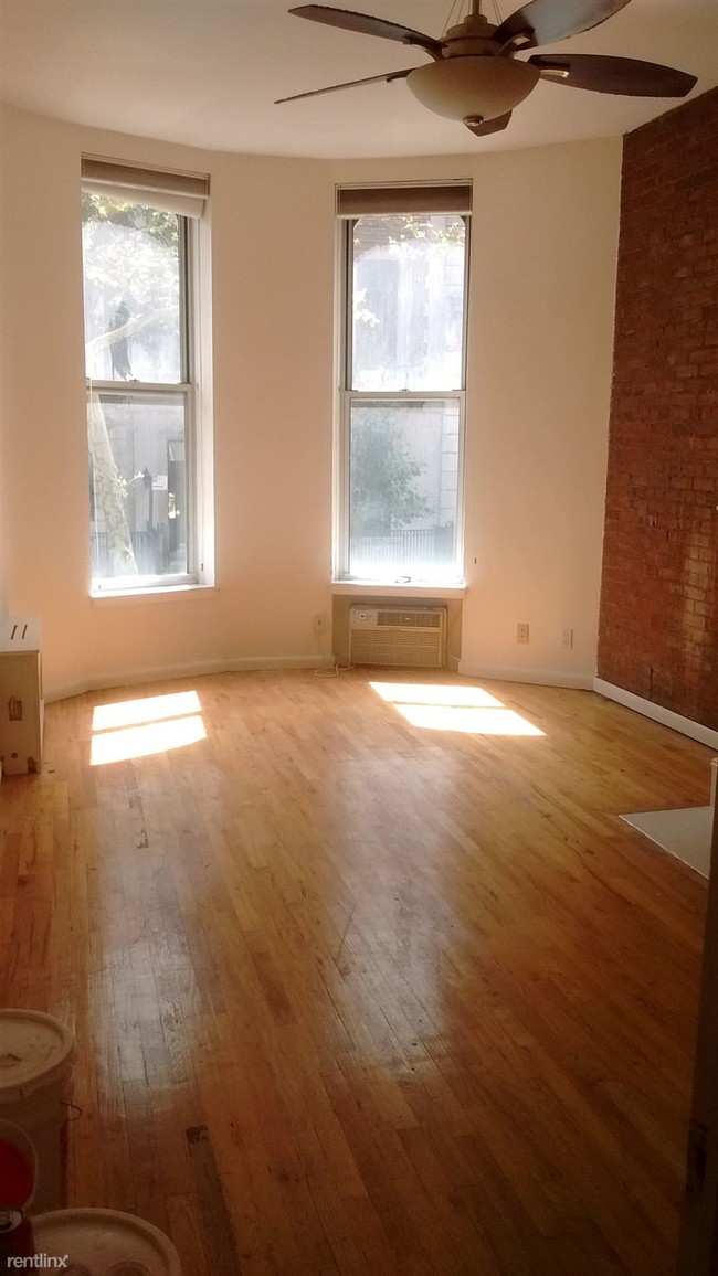 Building Photo - 41 W 75th St