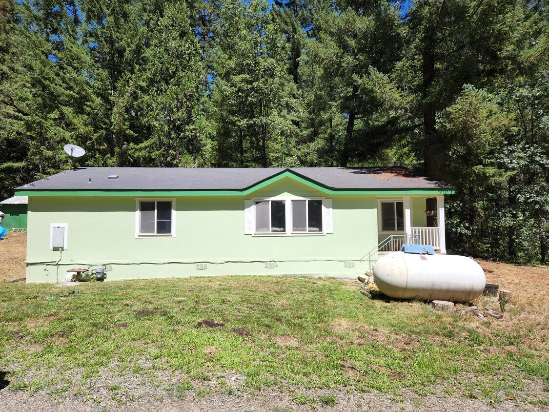 Primary Photo - 260 Estabrook Ln