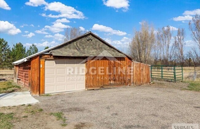Foto del edificio - 2 Bed Home on .96 Acres!