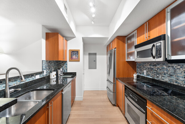 Building Photo - 1551 N Flagler Dr