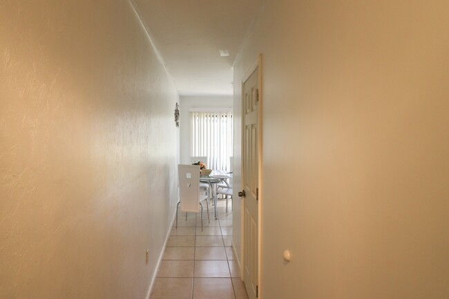 Foto del edificio - 2300 SW 43rd St