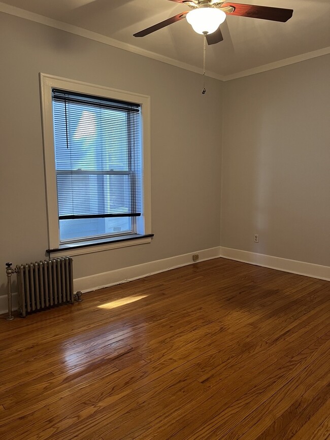 Building Photo - 1451 W Berwyn Ave