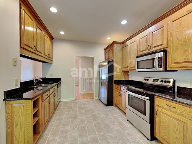 Building Photo - 103 High Ridge Dr S
