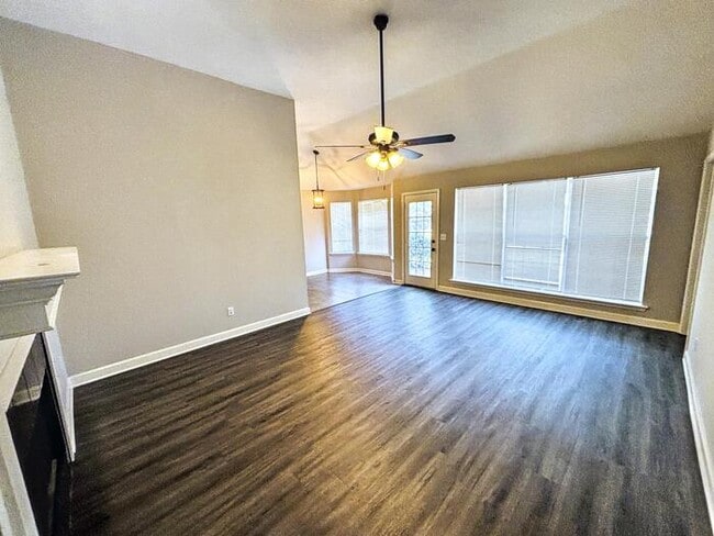 Building Photo - 217 Shadow Creek Dr