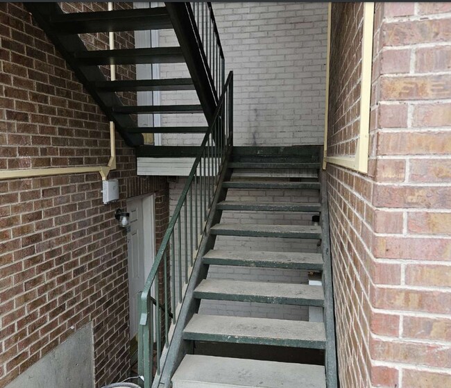 Building Photo - 217 S Foss St # B 201 Salt Lake City, Utah...