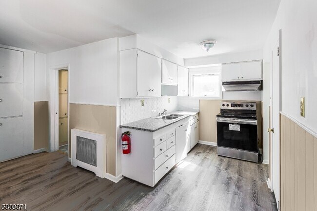 Foto del edificio - 26 Schooleys Mountain Rd