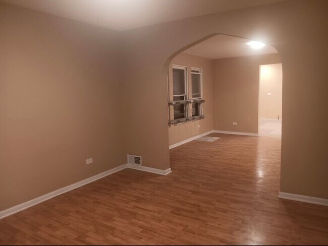 Foto del edificio - 5005 W Chicago Ave