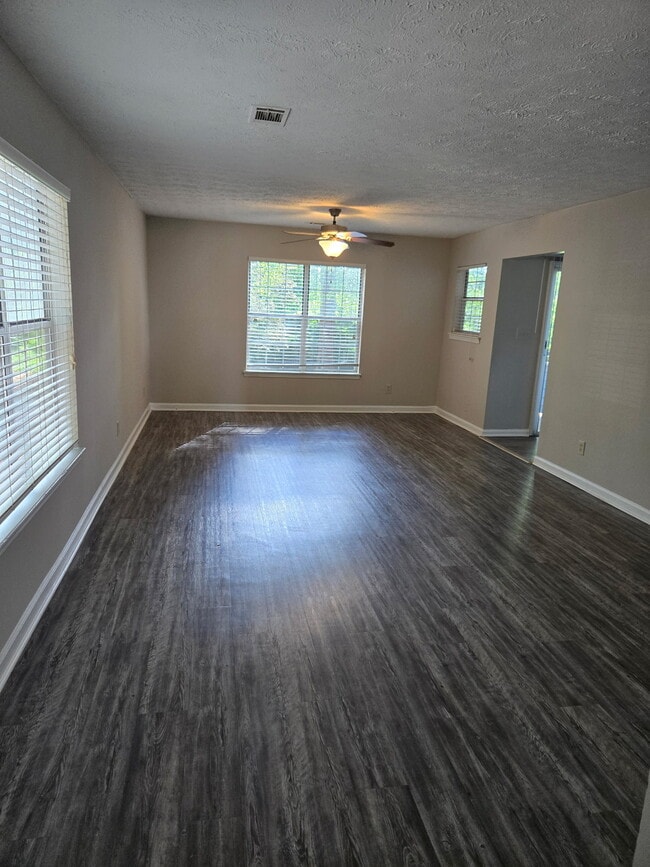 Building Photo - Meadowlark Apartments