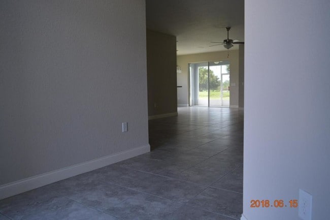 Building Photo - 146 Eloise Oaks Dr