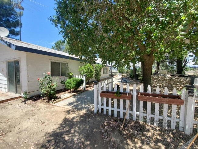 Building Photo - 49500 Meadowview Way