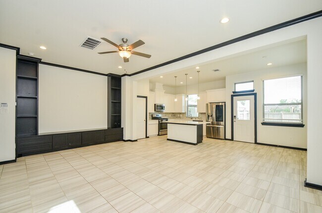 Foto del edificio - 1555 Rustling Creek Dr