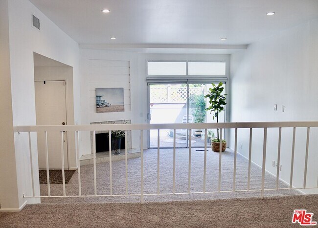 Building Photo - 17132 Palisades Cir
