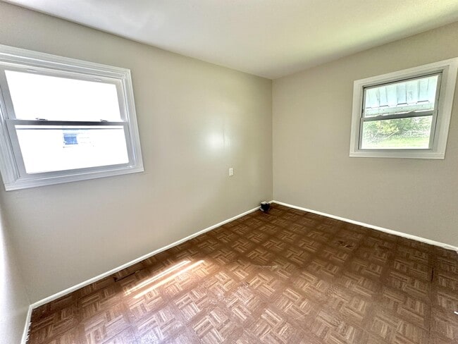 Building Photo - 1008 N Sunset Ave