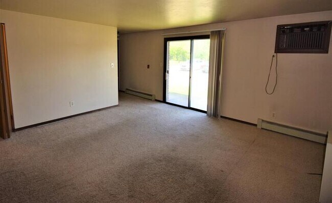 Foto del edificio - Hard To Find 1 Bedroom Lower-GB West