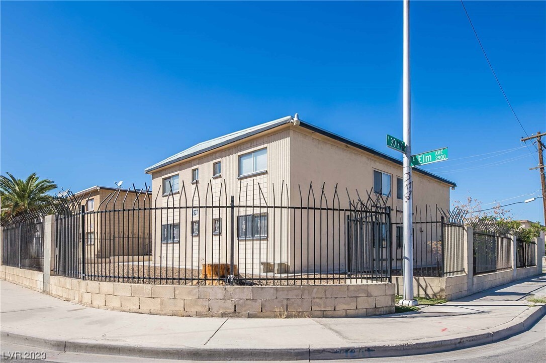 Primary Photo - 2937 E Elm Ave