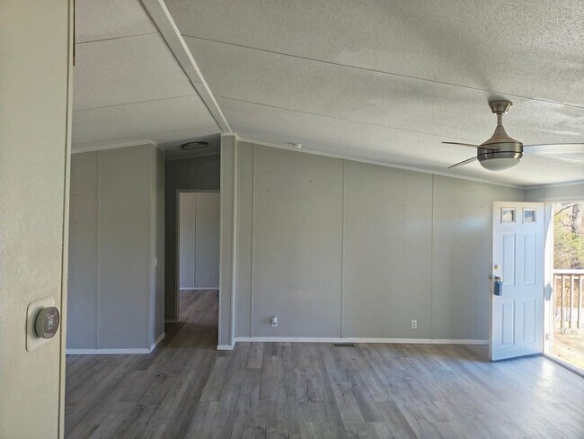 Building Photo - 15500 Low Gap Rd