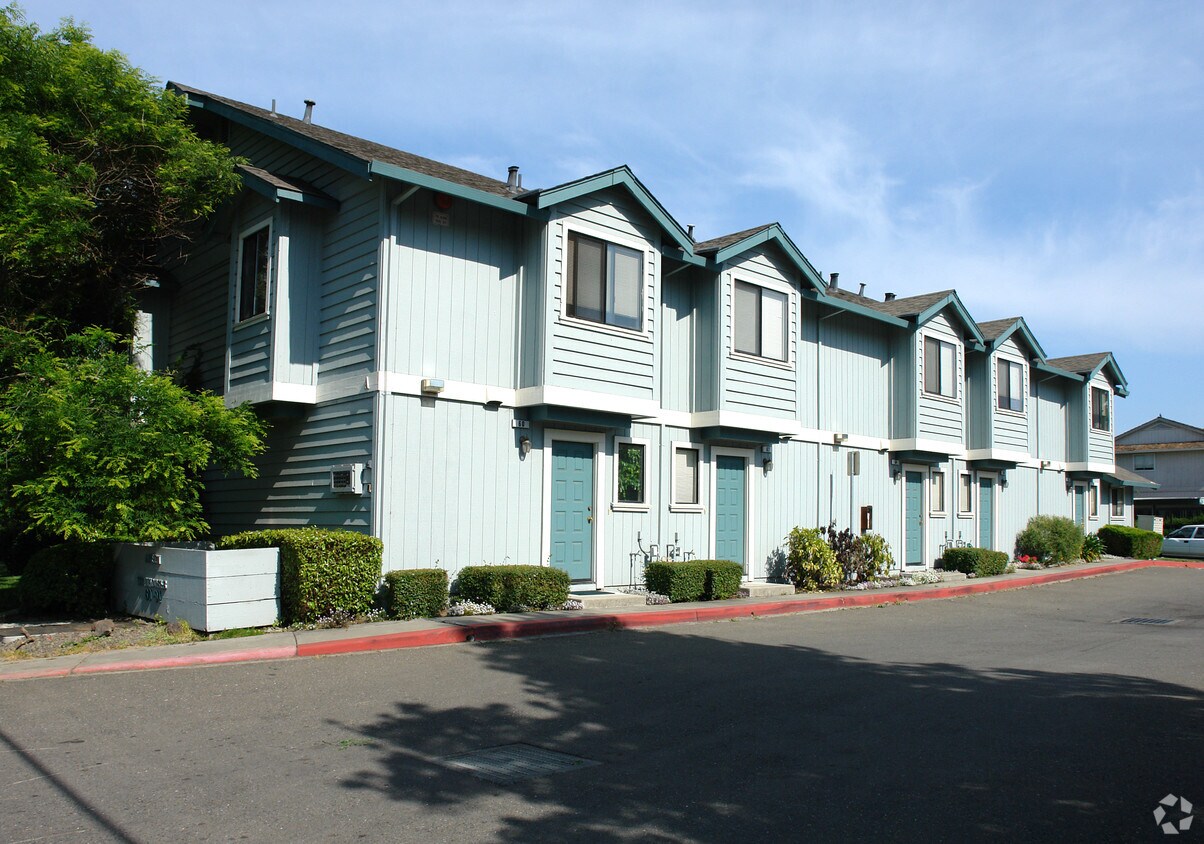 Foto principal - 60-94 Arlen Dr