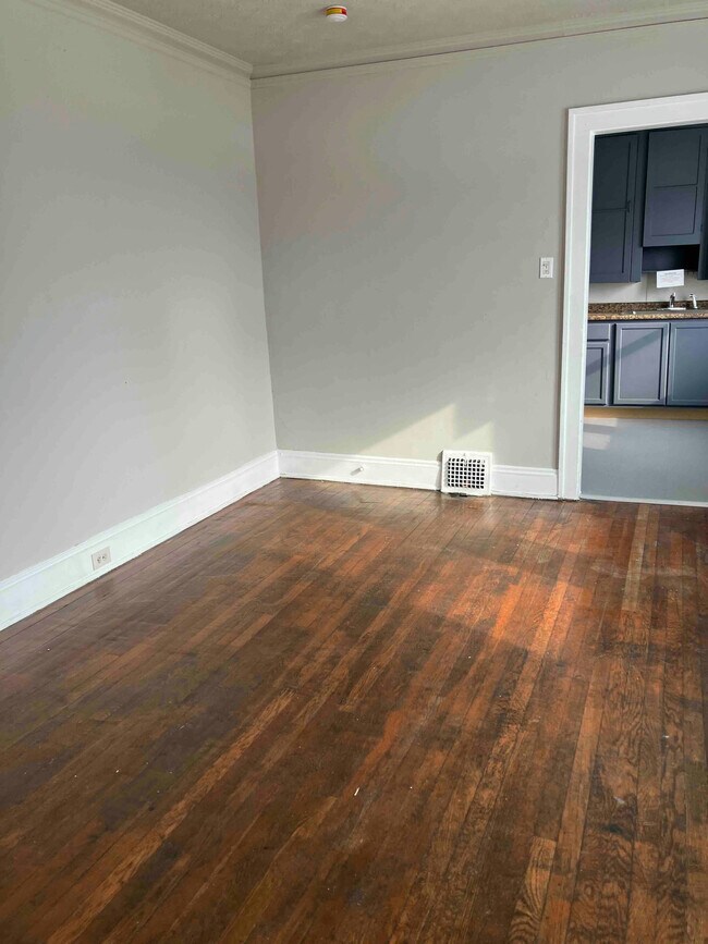 Foto del edificio - 3659 E 116th St