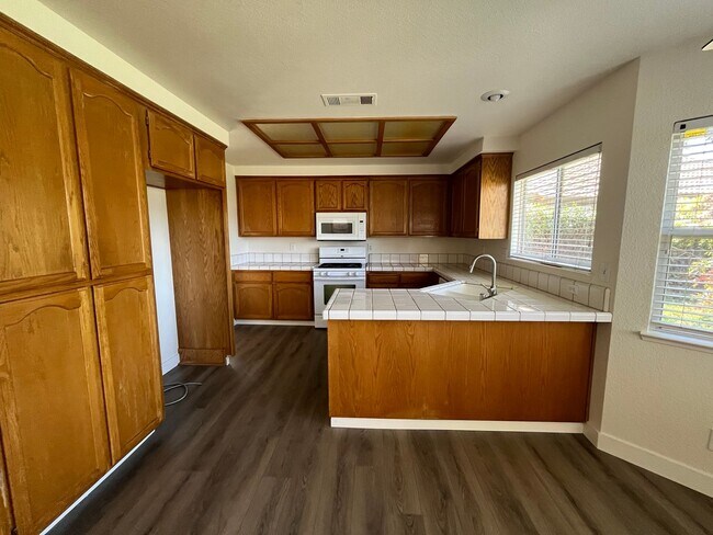 Foto del edificio - North Modesto Home