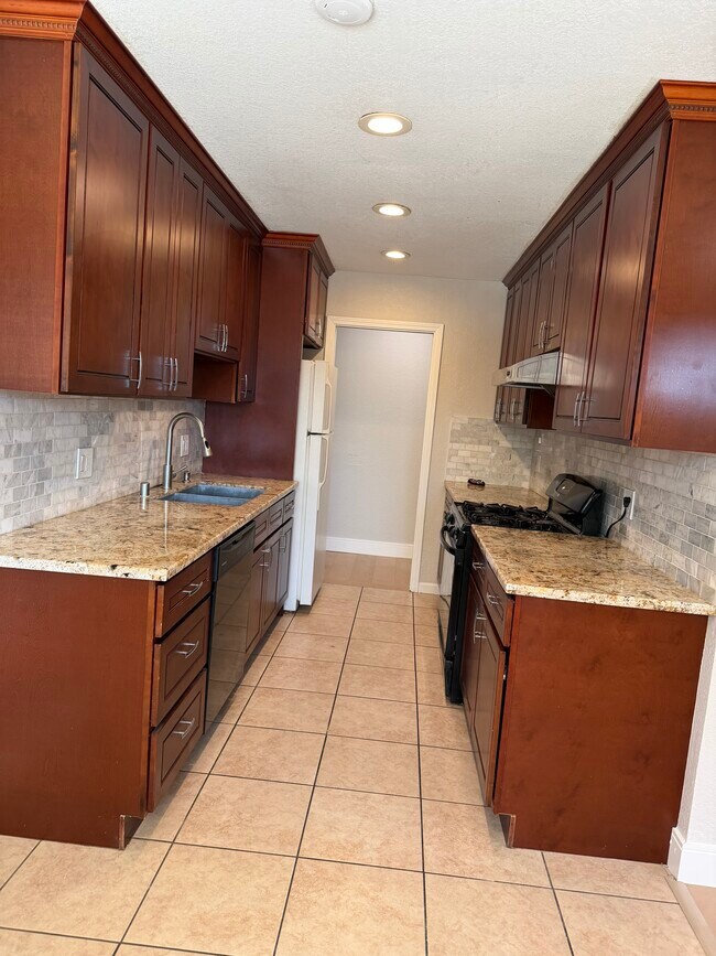 Foto del edificio - 43135 Gatewood St