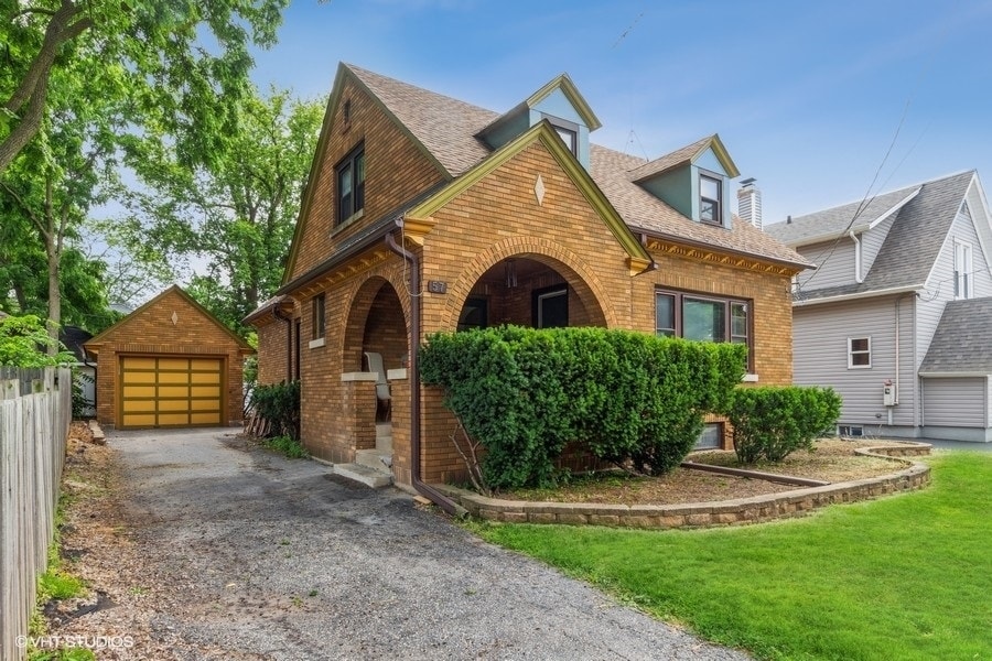 57 N Du Bois Ave, Elgin, IL 60123 House Rental in Elgin, IL