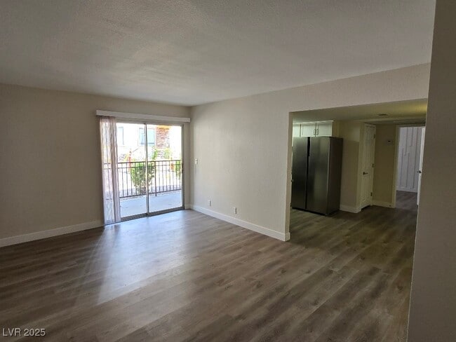 Building Photo - 5260 River Glen Dr