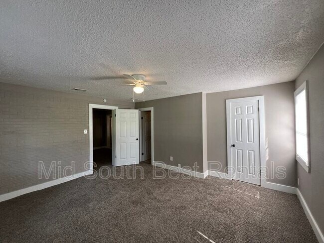 Foto del edificio - 820 Dolan Rd