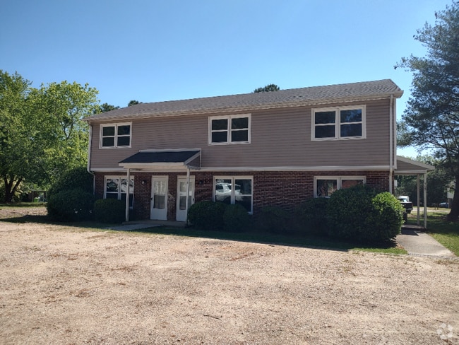 Building Photo - 705 Smithdale Dr