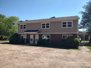 Building Photo - 705 Smithdale Dr