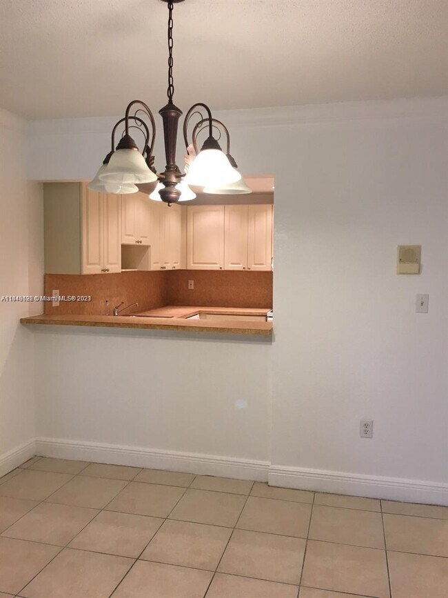 Building Photo - 6940 Miami Gardens Dr
