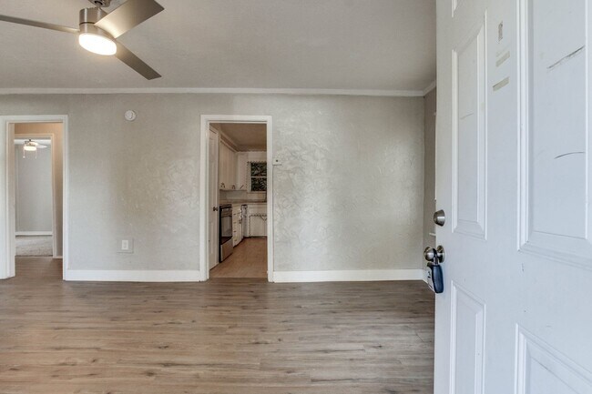 Photo - 506 E Curtis Dr House