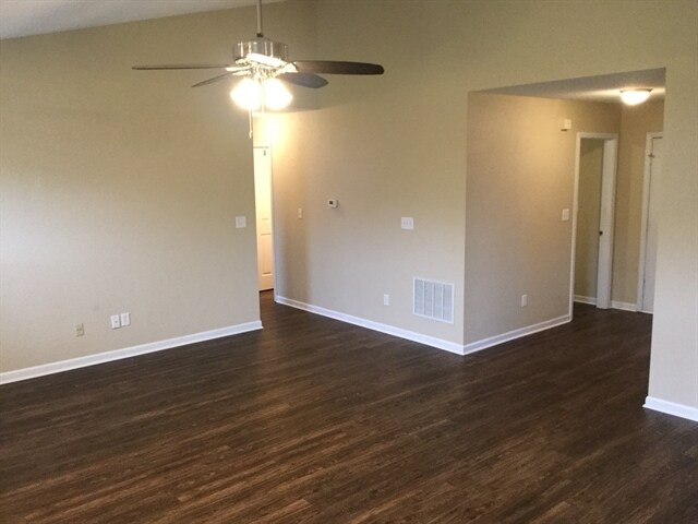 Foto del edificio - 888 Hollowood Lane