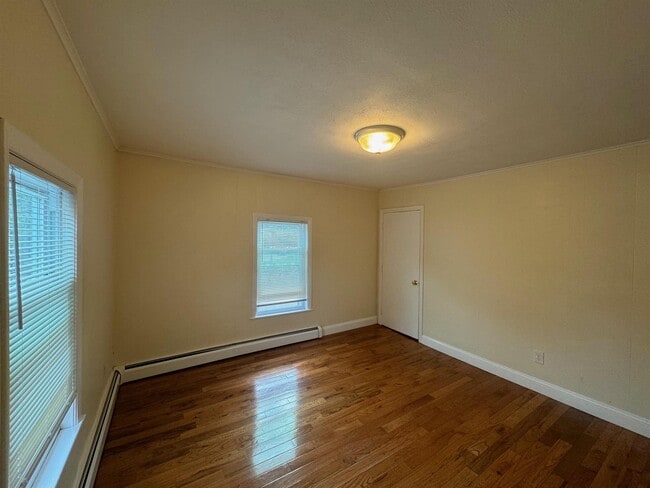 Building Photo - 213 Beacon St