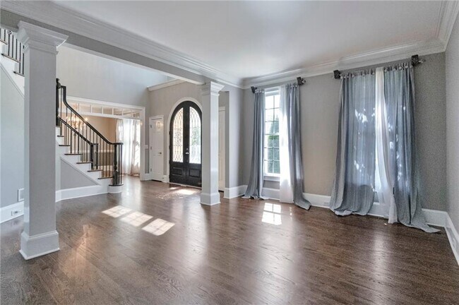 Building Photo - 1421 Castlebrooke Way