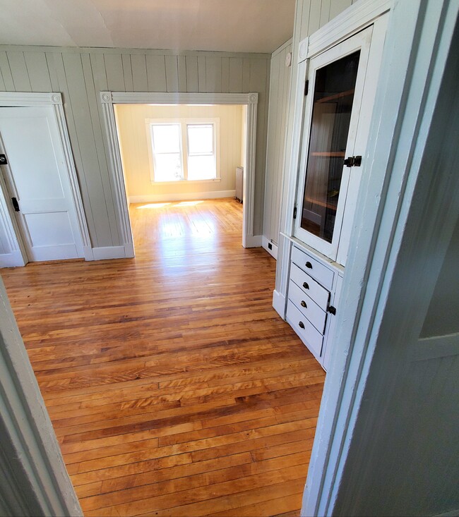 Dining Room with built-in - 250 Laurel St